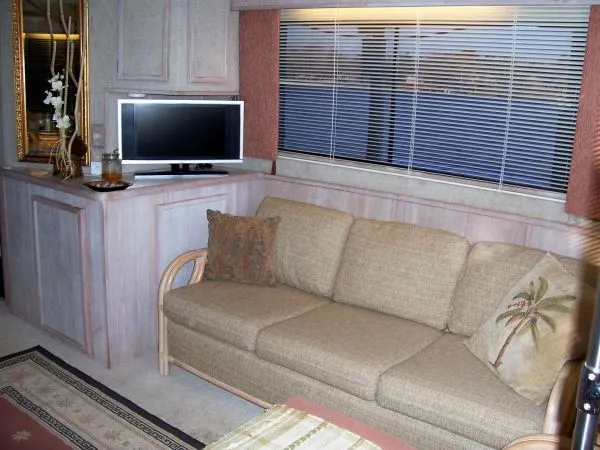 Slide: The Image of Harbor Master 520 Coastal Cruiser 1989 - 11