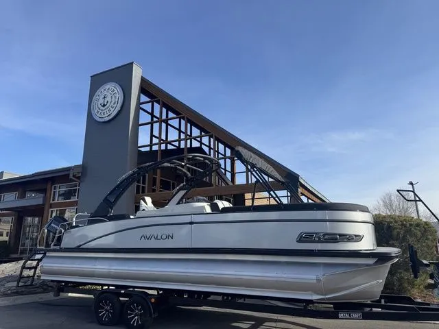 The Image of Avalon Catalina Quad Lounger Shift 27 FT 2026 - 1