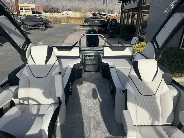 Slide: The Image of Avalon Catalina Quad Lounger Shift 27 FT 2026 - 13