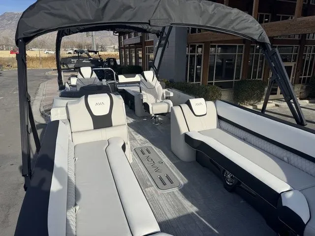 Slide: The Image of Avalon Catalina Quad Lounger Shift 27 FT 2026 - 15