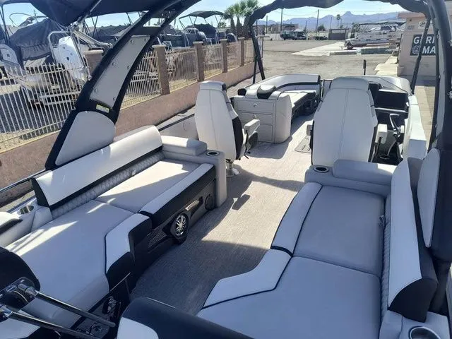 Slide: The Image of Avalon Catalina Quad Lounger Shift 27 FT 2026 - 16