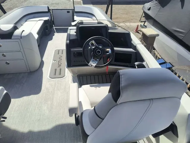 Slide: The Image of Avalon Catalina Quad Lounger Shift 27 FT 2026 - 17