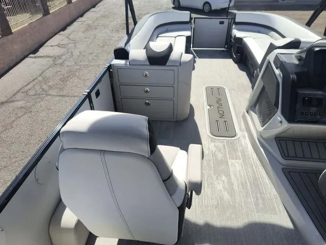 Slide: The Image of Avalon Catalina Quad Lounger Shift 27 FT 2026 - 19