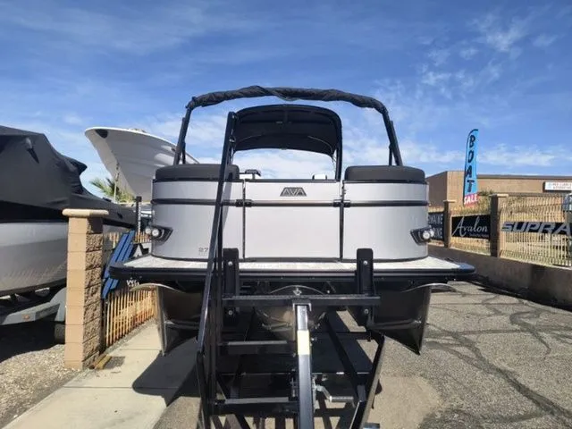 Slide: The Image of Avalon Catalina Quad Lounger Shift 27 FT 2026 - 21