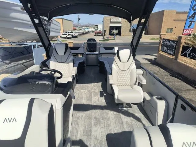 Slide: The Image of Avalon Catalina Quad Lounger Shift 27 FT 2026 - 23