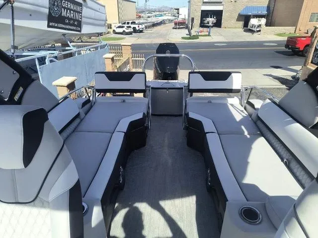 Slide: The Image of Avalon Catalina Quad Lounger Shift 27 FT 2026 - 24