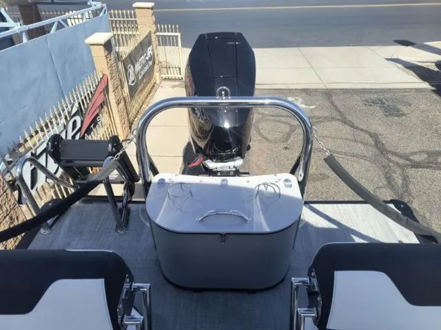 Slide: The Image of Avalon Catalina Quad Lounger Shift 27 FT 2026 - 25