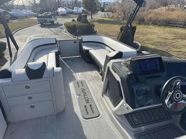 Slide: The Image of Avalon Catalina Quad Lounger Shift 27 FT 2026 - 8