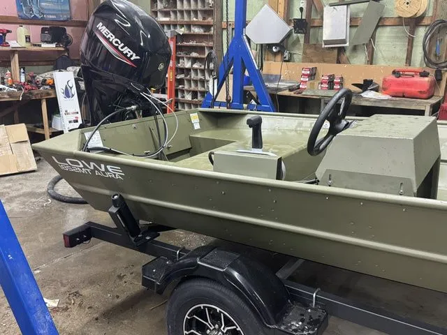 Slide: The Image of Lowe 1852 MT Jon W/ Factory Console Package 2026 - 10