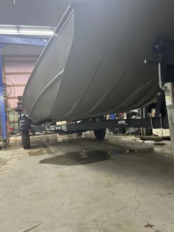 Slide: The Image of Lowe 1852 MT Jon W/ Factory Console Package 2026 - 14