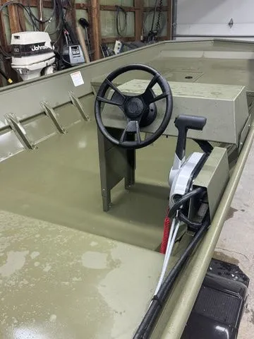 Slide: The Image of Lowe 1852 MT Jon W/ Factory Console Package 2026 - 15