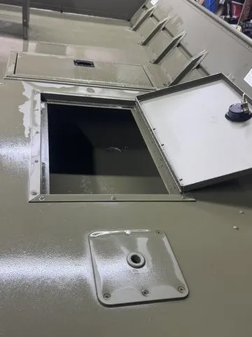 Slide: The Image of Lowe 1852 MT Jon W/ Factory Console Package 2026 - 17