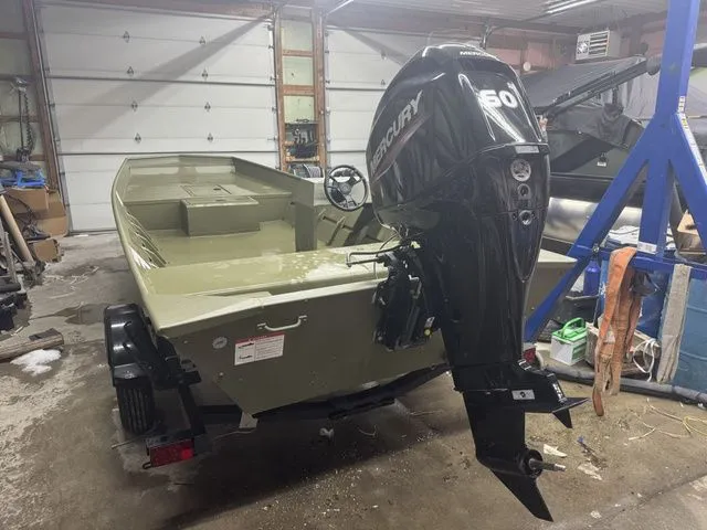 Slide: The Image of Lowe 1852 MT Jon W/ Factory Console Package 2026 - 4