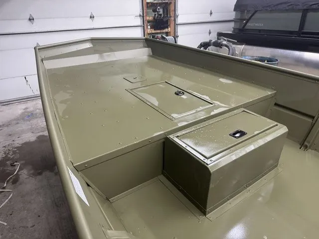 Slide: The Image of Lowe 1852 MT Jon W/ Factory Console Package 2026 - 6