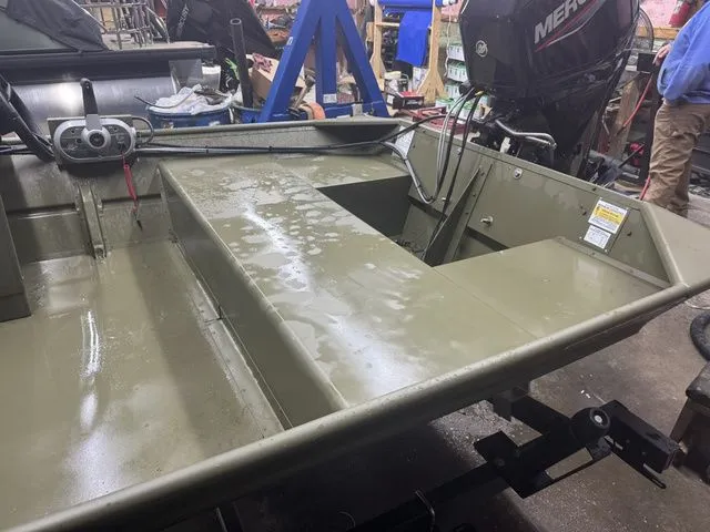 Slide: The Image of Lowe 1852 MT Jon W/ Factory Console Package 2026 - 8