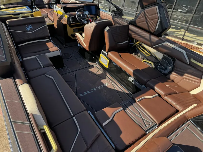 Slide: The Image of Tigé Ultré 25ZX 2026 - 18