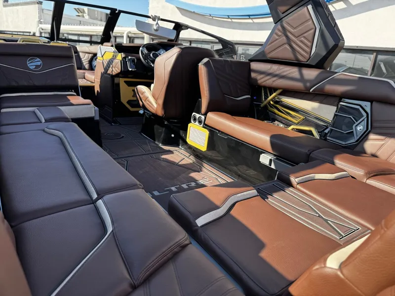 Slide: The Image of Tigé Ultré 25ZX 2026 - 19