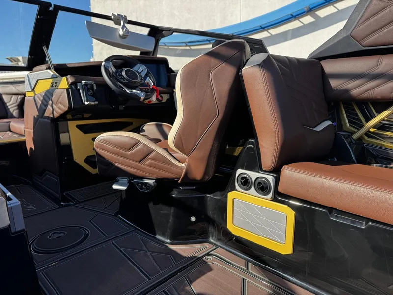 Slide: The Image of Tigé Ultré 25ZX 2026 - 21