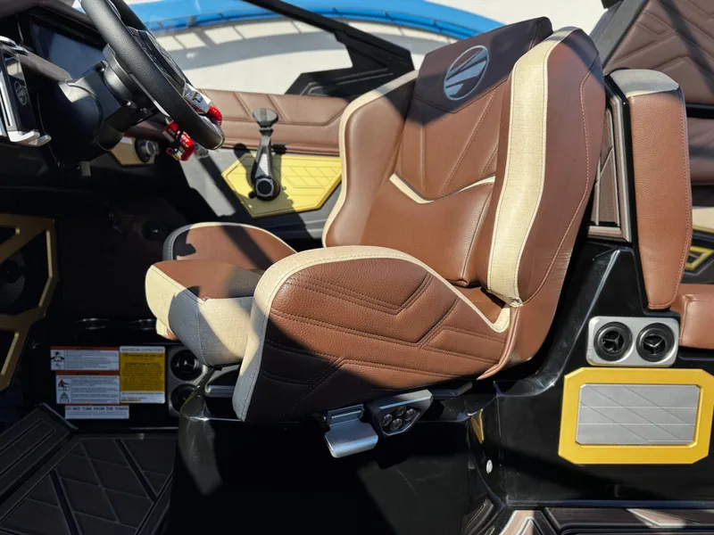 Slide: The Image of Tigé Ultré 25ZX 2026 - 22