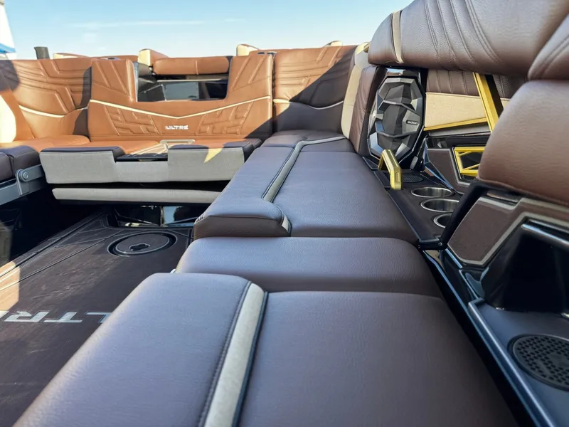 Slide: The Image of Tigé Ultré 25ZX 2026 - 23