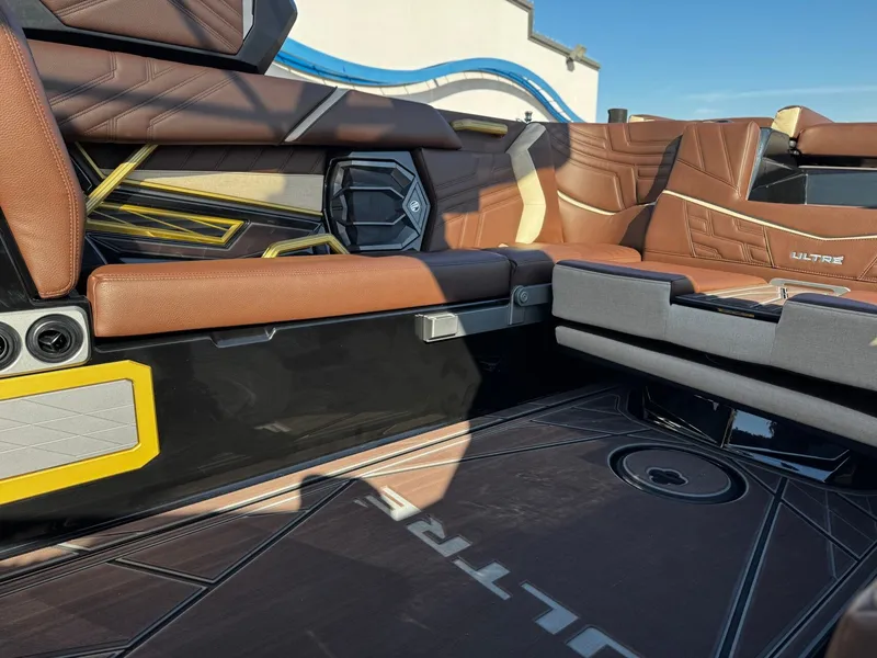 Slide: The Image of Tigé Ultré 25ZX 2026 - 24