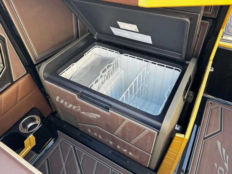 Slide: The Image of Tigé Ultré 25ZX 2026 - 28