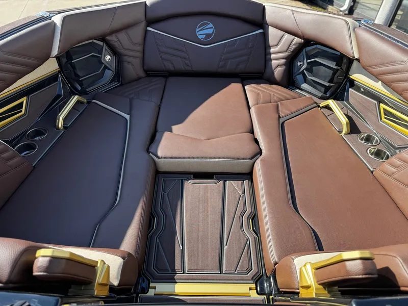 Slide: The Image of Tigé Ultré 25ZX 2026 - 29