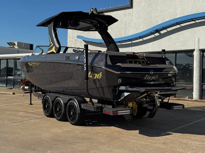 Slide: The Image of Tigé Ultré 25ZX 2026 - 3