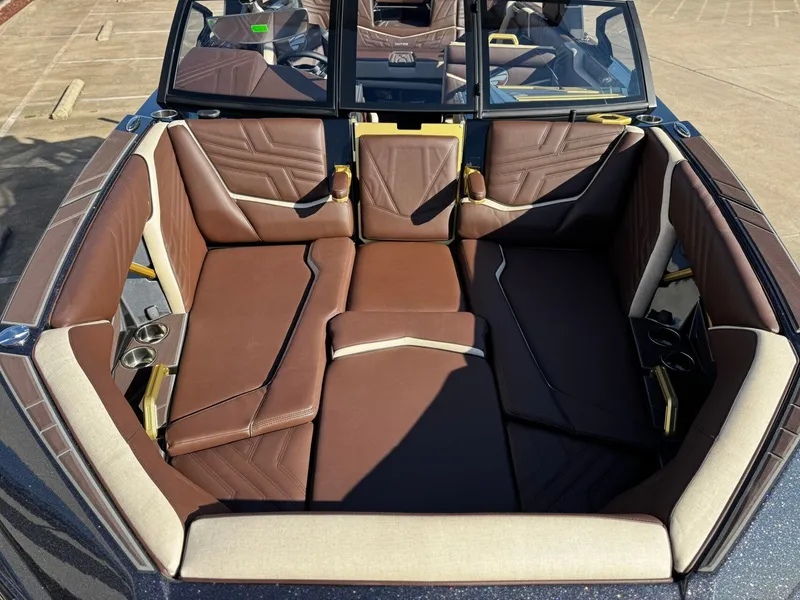 Slide: The Image of Tigé Ultré 25ZX 2026 - 31