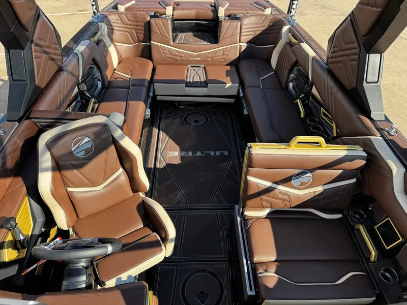 Slide: The Image of Tigé Ultré 25ZX 2026 - 32