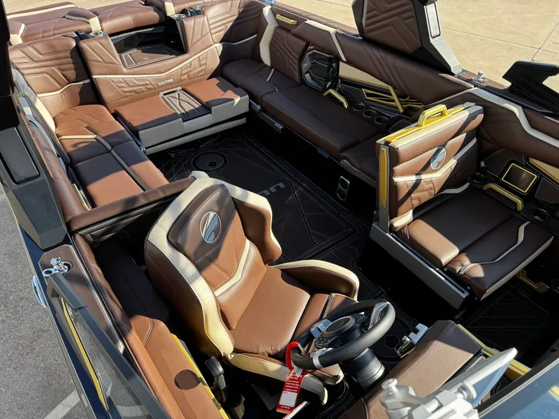 Slide: The Image of Tigé Ultré 25ZX 2026 - 34