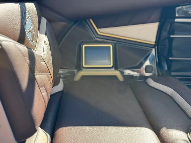 Slide: The Image of Tigé Ultré 25ZX 2026 - 38