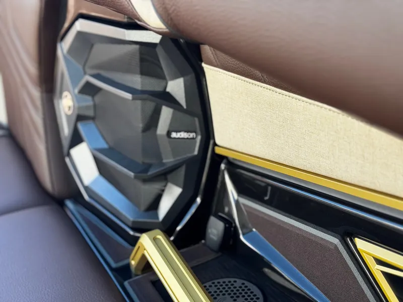 Slide: The Image of Tigé Ultré 25ZX 2026 - 39