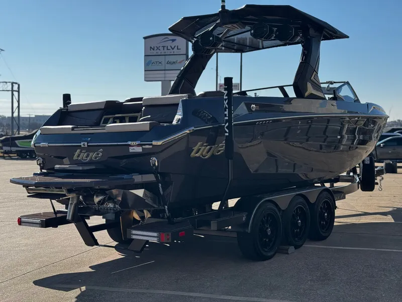 Slide: The Image of Tigé Ultré 25ZX 2026 - 5