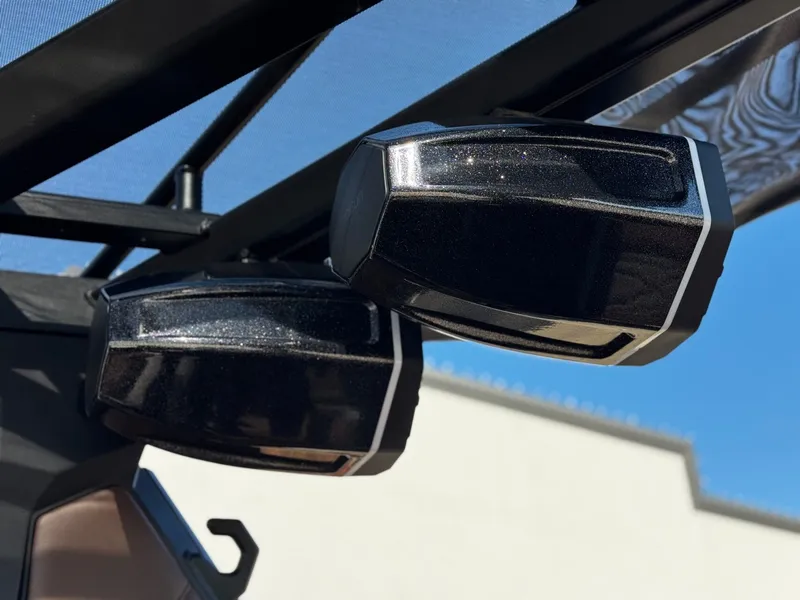 Slide: The Image of Tigé Ultré 25ZX 2026 - 8