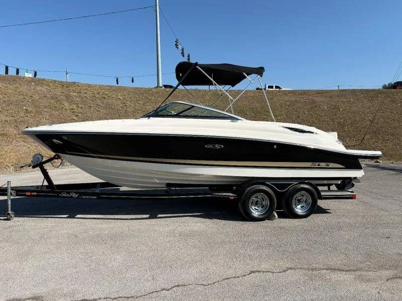 Slide: The Image of Sea Ray SLX 230 2014 - 13