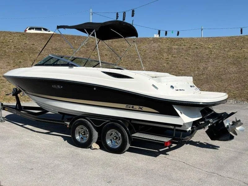 Slide: The Image of Sea Ray SLX 230 2014 - 14