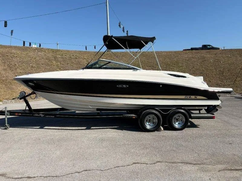 Slide: The Image of Sea Ray SLX 230 2014 - 15