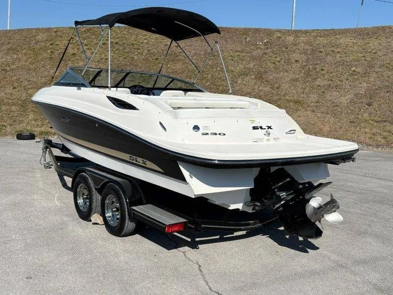 Slide: The Image of Sea Ray SLX 230 2014 - 16