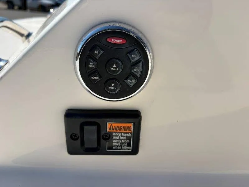 Slide: The Image of Sea Ray SLX 230 2014 - 19