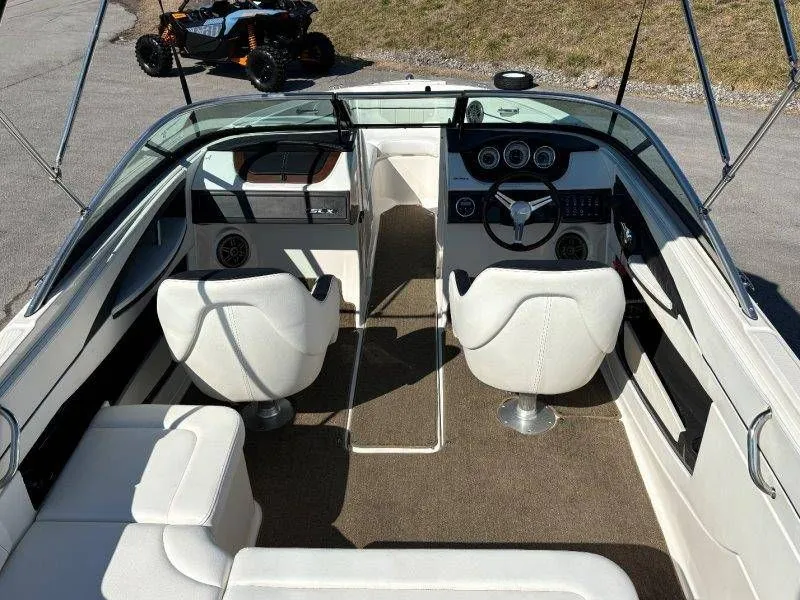 Slide: The Image of Sea Ray SLX 230 2014 - 20