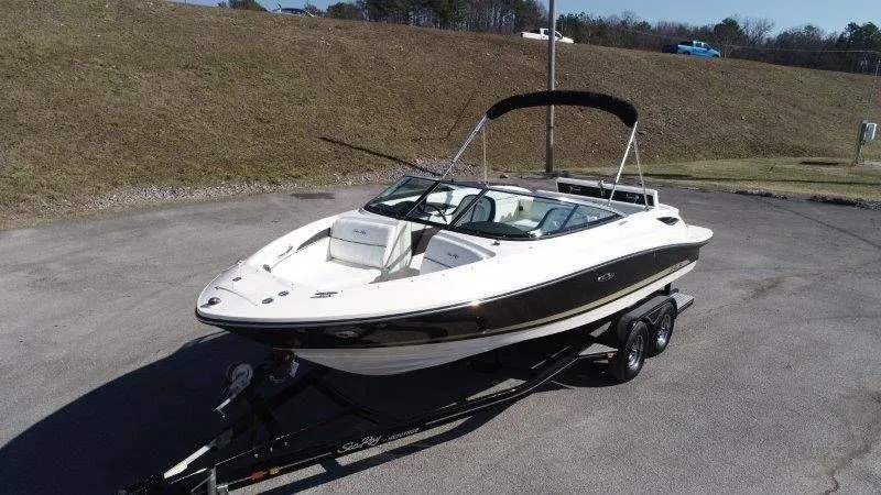 Slide: The Image of Sea Ray SLX 230 2014 - 3