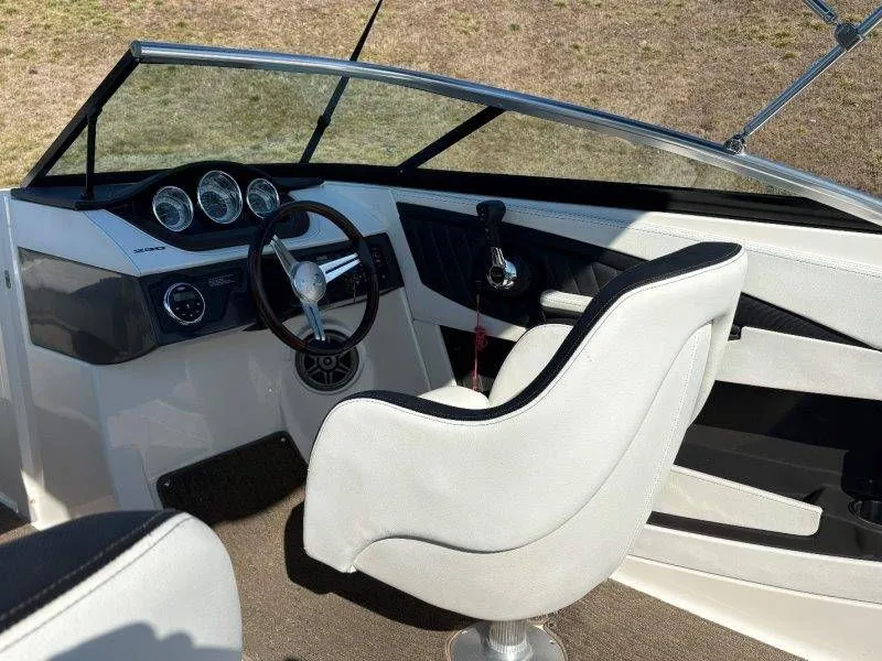 Slide: The Image of Sea Ray SLX 230 2014 - 30