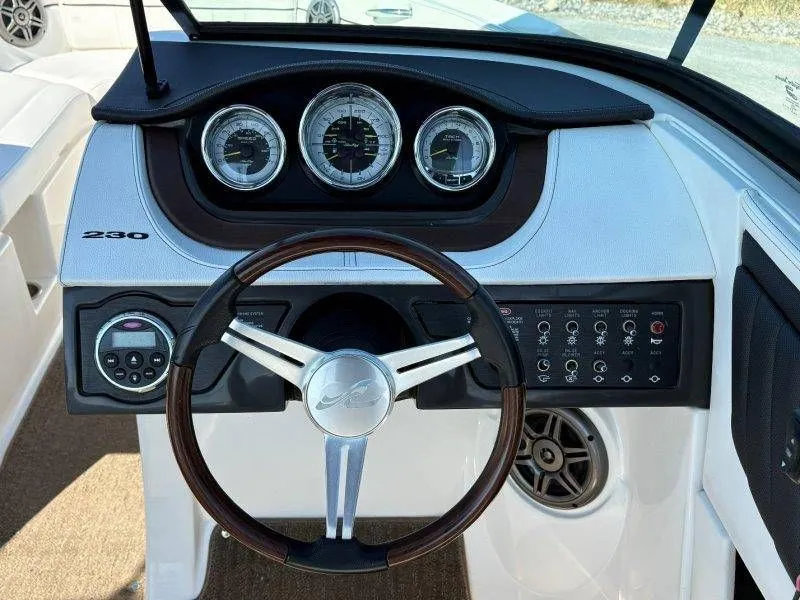 Slide: The Image of Sea Ray SLX 230 2014 - 31