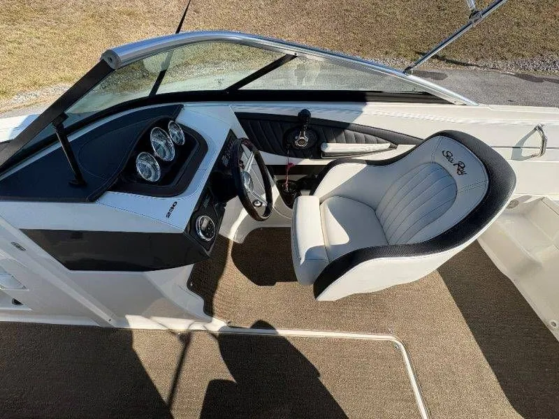 Slide: The Image of Sea Ray SLX 230 2014 - 33