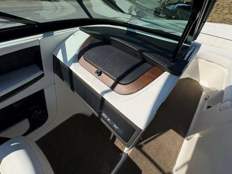 Slide: The Image of Sea Ray SLX 230 2014 - 34