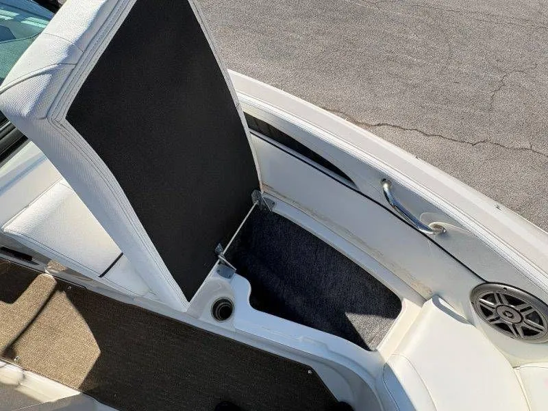 Slide: The Image of Sea Ray SLX 230 2014 - 36