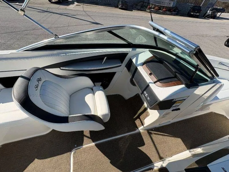 Slide: The Image of Sea Ray SLX 230 2014 - 43