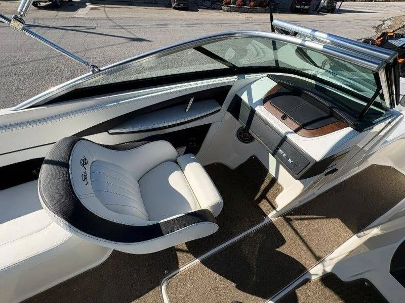 Slide: The Image of Sea Ray SLX 230 2014 - 45