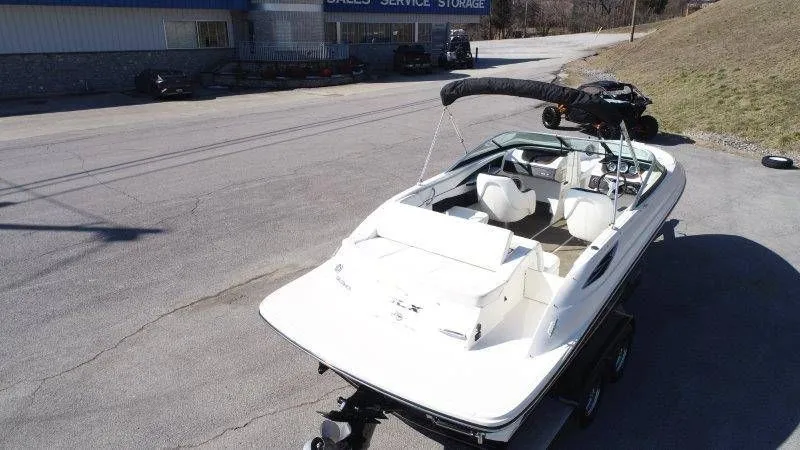 Slide: The Image of Sea Ray SLX 230 2014 - 5